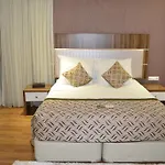 فندق Edis Premier 3*