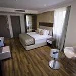 فندق Edis Premier 3*