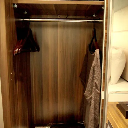 Edis Premier Hotel 3*