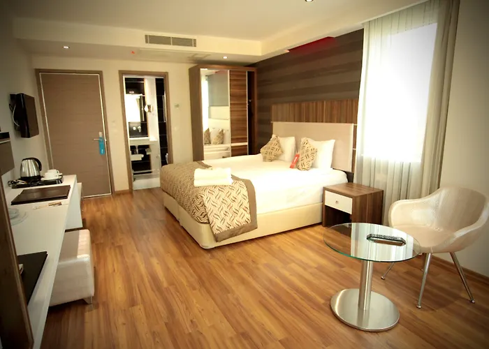 Edis Premier فندق 3*