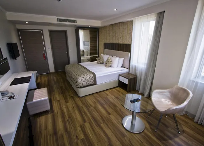 فندق Edis Premier 3*